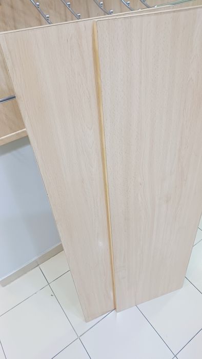 prateleiras em madeira