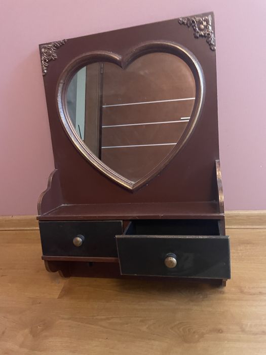 Półka do przedpokoju na klucze