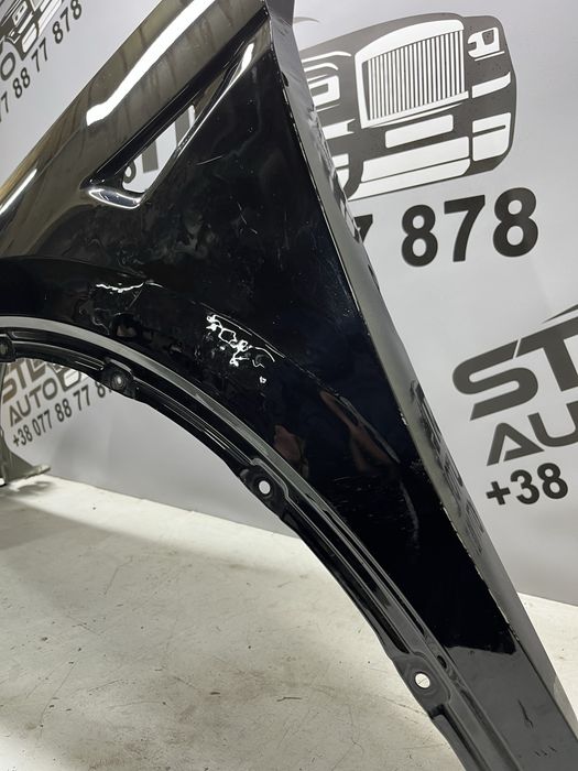 Ліве крило Tesla Model Y