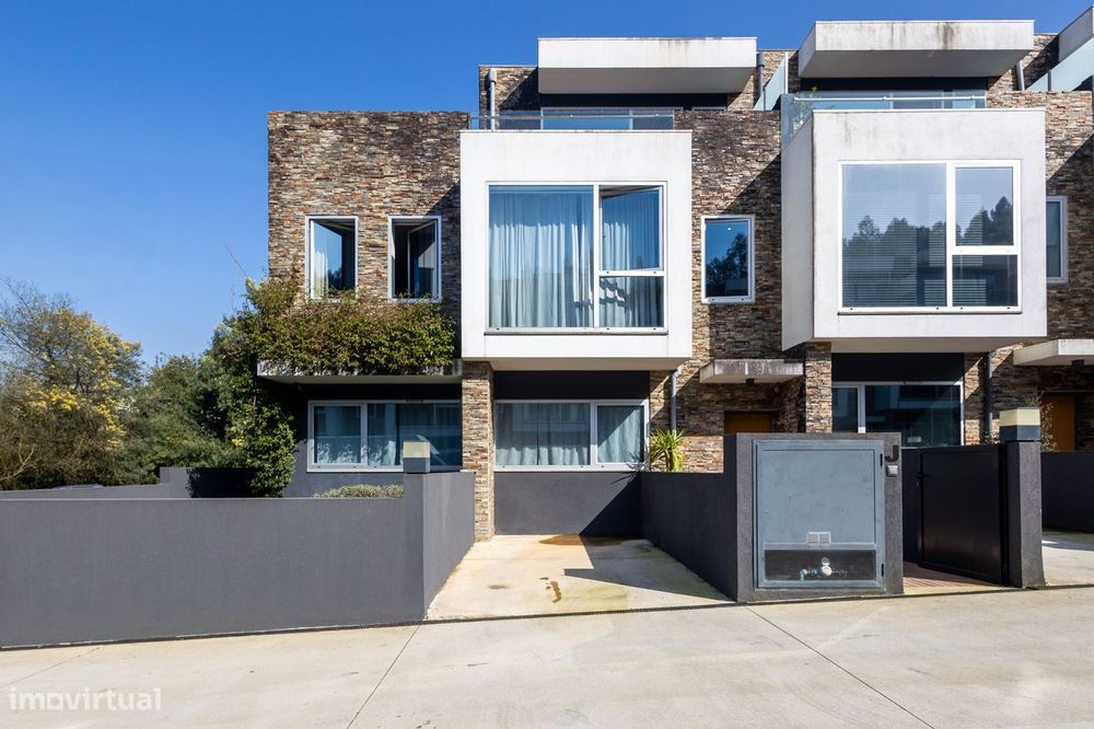 Moradia T5 de 3 Frentes em Ermesinde – Condomínio Fechado