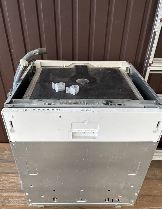 Посудомийна машина Whirlpool WI 3010 під ремонт