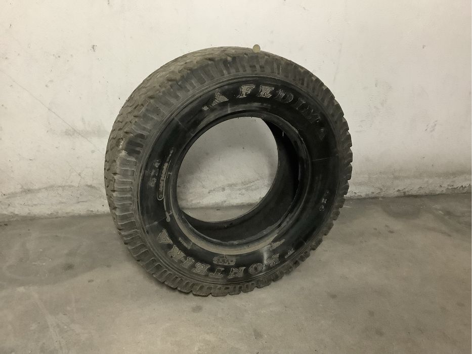 Pneu Wrangler Goodyear AT 245/70/16 usado