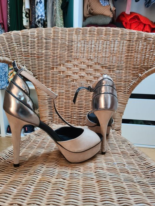 Sandálias altas bege 36
