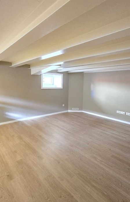 Moradia T2 Renovada + Amplo Salão c/ Luz Natural