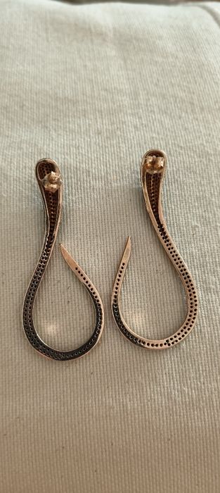 Brincos cobra em prata com zircónias pretas