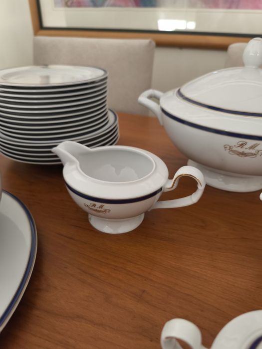 Conjunto porcelana da marca Graf Von Hennerberg