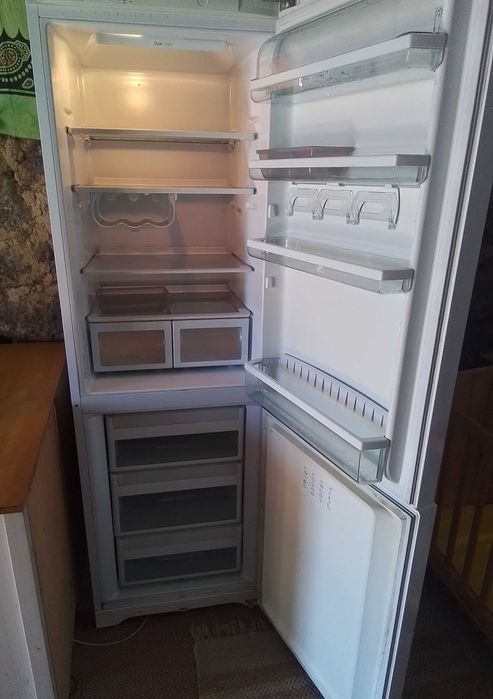 Frigorífico Combinado HOTPOINT Ariston A+