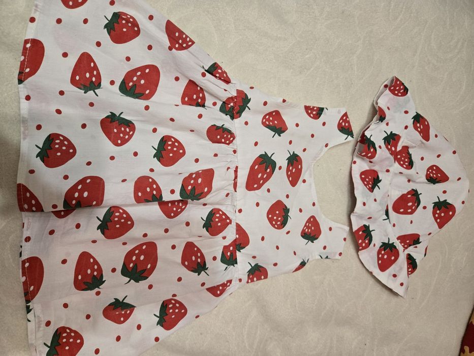 Sukienka kapelusz komplet truskawki 80-86