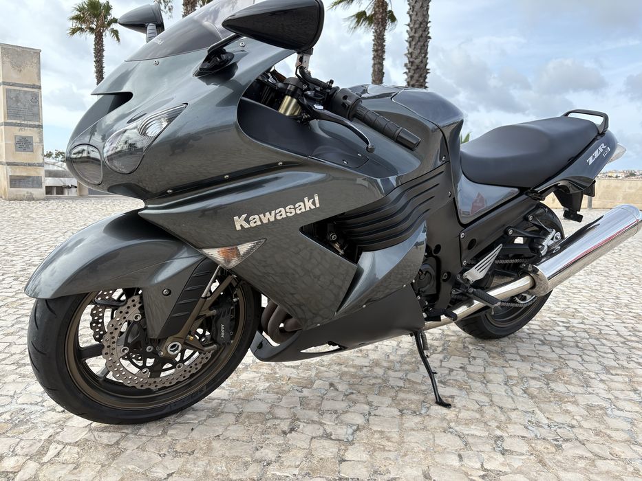 Kawasaki ZZR 1400 imaculada