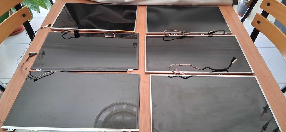 Desktop Monitors Various507661611582115840