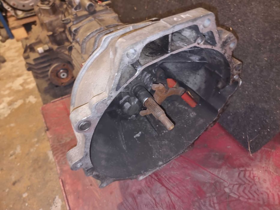 Isuzu Trooper Opel Monterey 3.2 B Skrzynia biegów reduktor 4X4 komplet