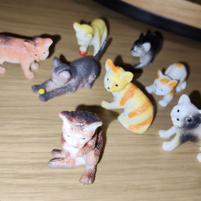 Figurki koty 8 sztuk