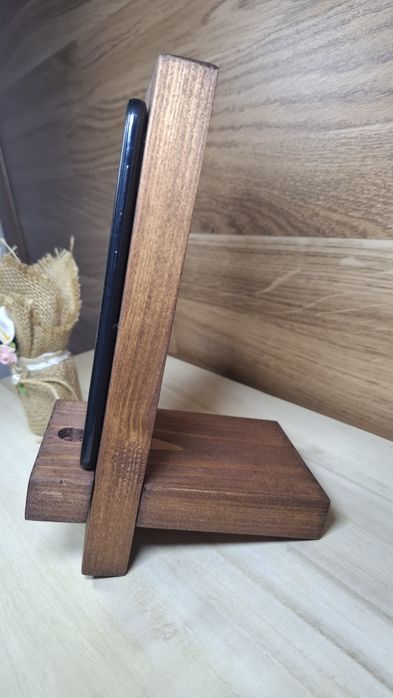 Base / Suporte para Telemóvel em Madeira Maciça – Elegante e Resis