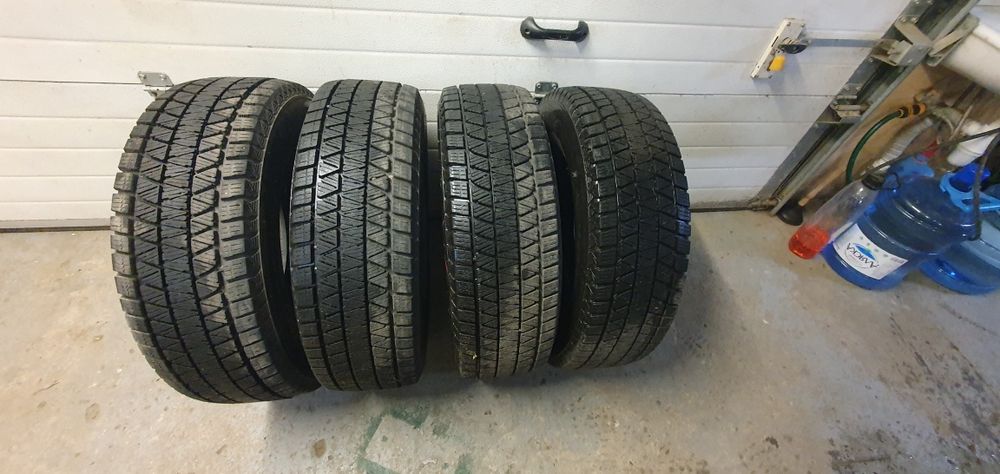Продам комплект зимової резини Bridgestone blizzak в ідеальному стані