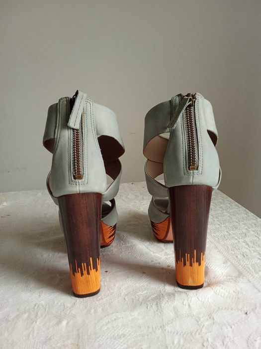 Sandálias de plataforma de salto alto