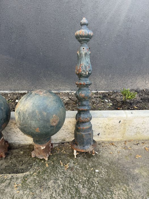 12 bolas e 3 pés de ferro