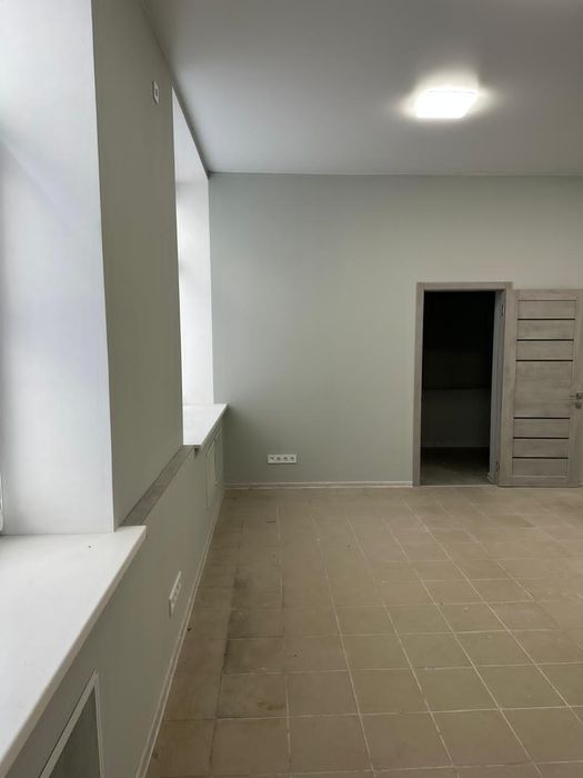 Продам Торговое Помещение, Красная линия