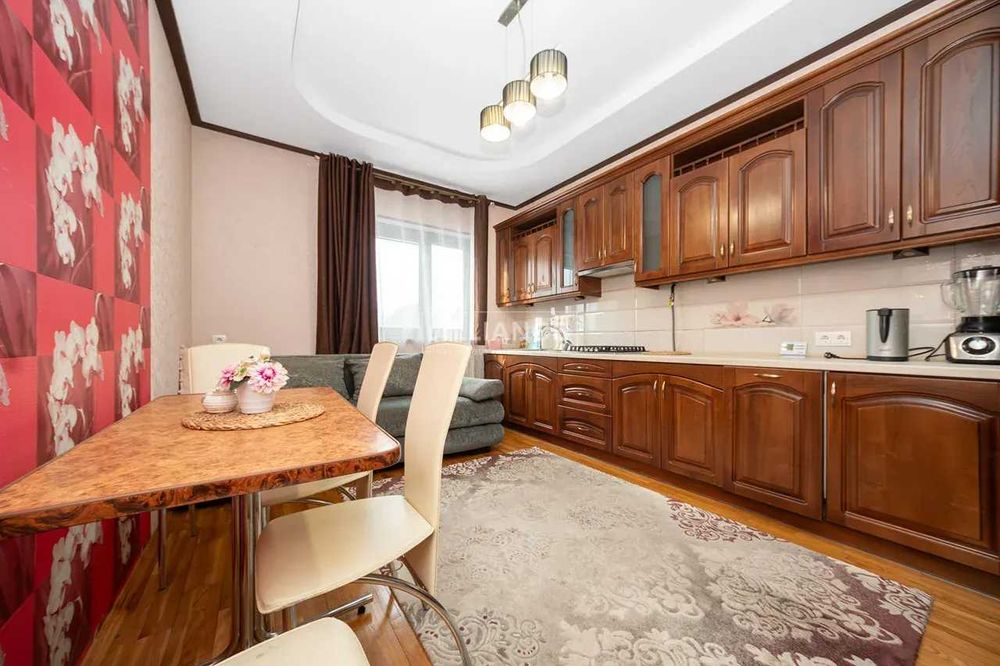 Затишний будинок з ремонтом в Надвірній!