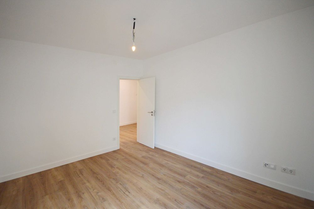 Apartamento T2 totalmente renovado 67 m2, R/C - Av. Brasil  - Amadora