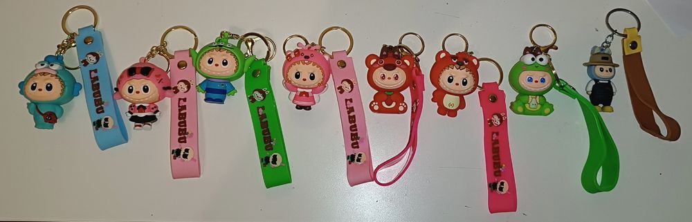 Vendo porta chaves e Mini Peluche Labubu