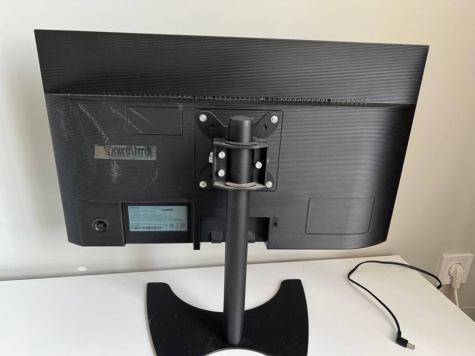 Samsung LED монитор 24”

4000 грн