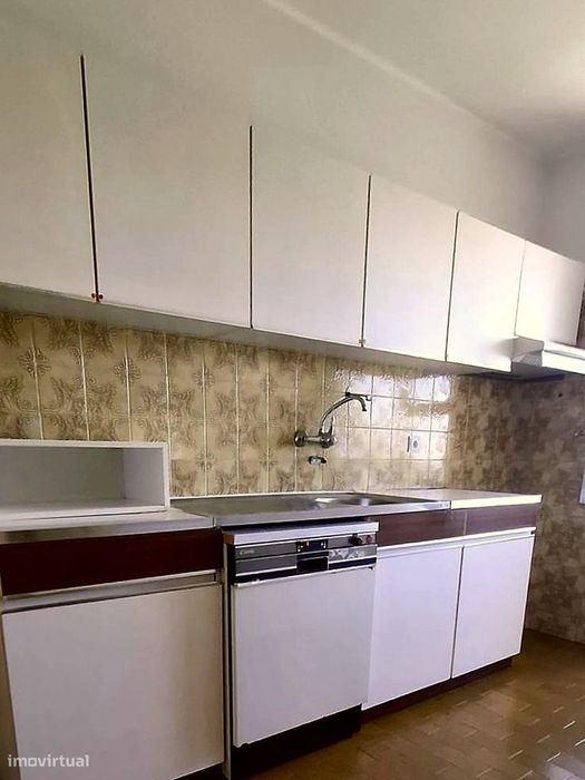 T2 com varanda e elevador em Paranhos, junto à Costa Cabral