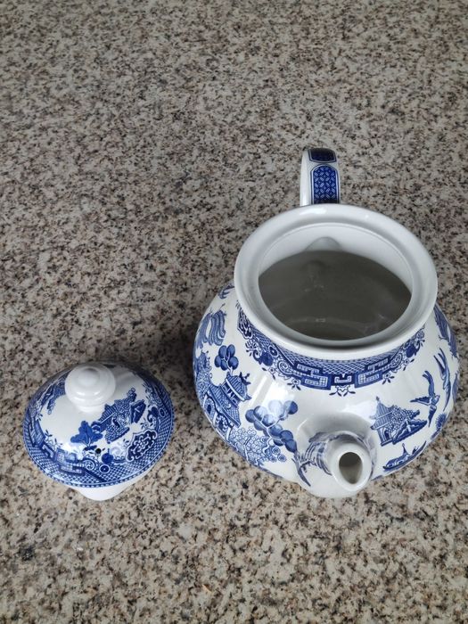 Bule Churchill azul e branco formato georgiano (novo)