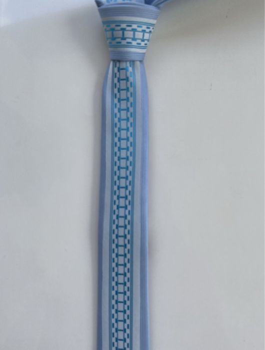 Krawat męski nowy 5,5 cm szerokość kolor niebieski nie używany