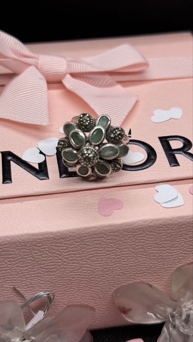 Srebrny, stary pierscionek.