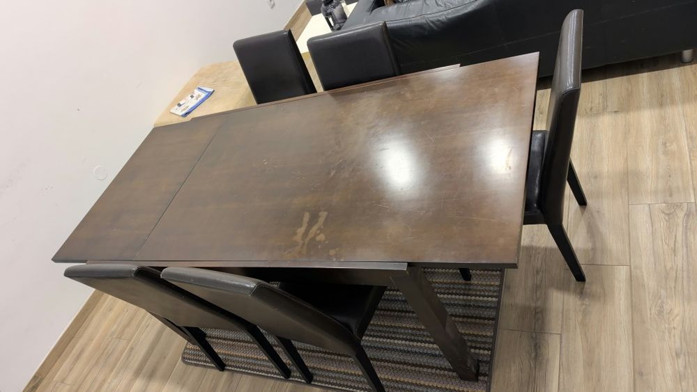 Mesa e 5 cadeiras