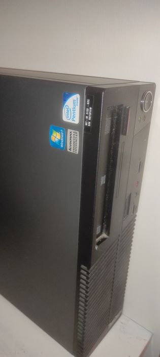 Komputer stacjonarny z monitorem