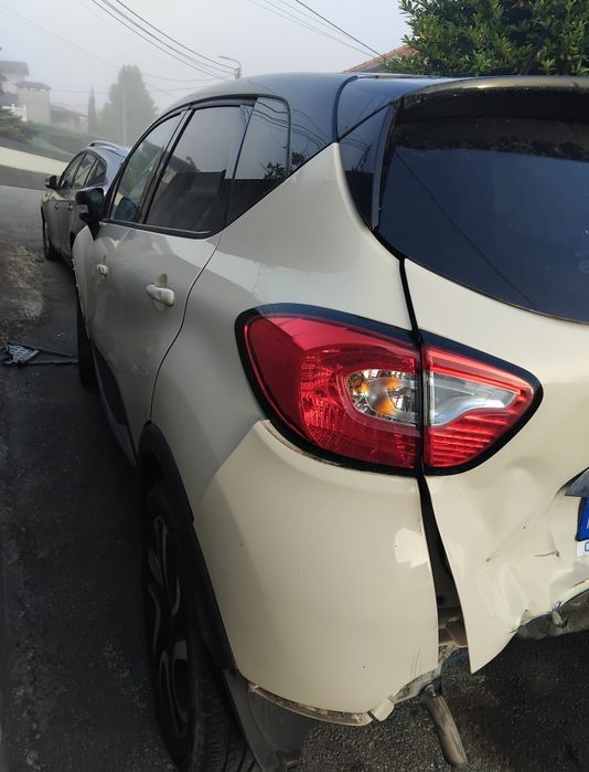 vendo Renault captur 0.9 TCE 90cv nacional 2015 acidentado salvado