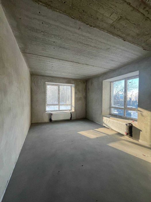 Велика 3к квартира з частковим ремонтом Будинок введено в експлуатацію