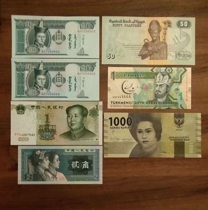 Купюры разных стран.