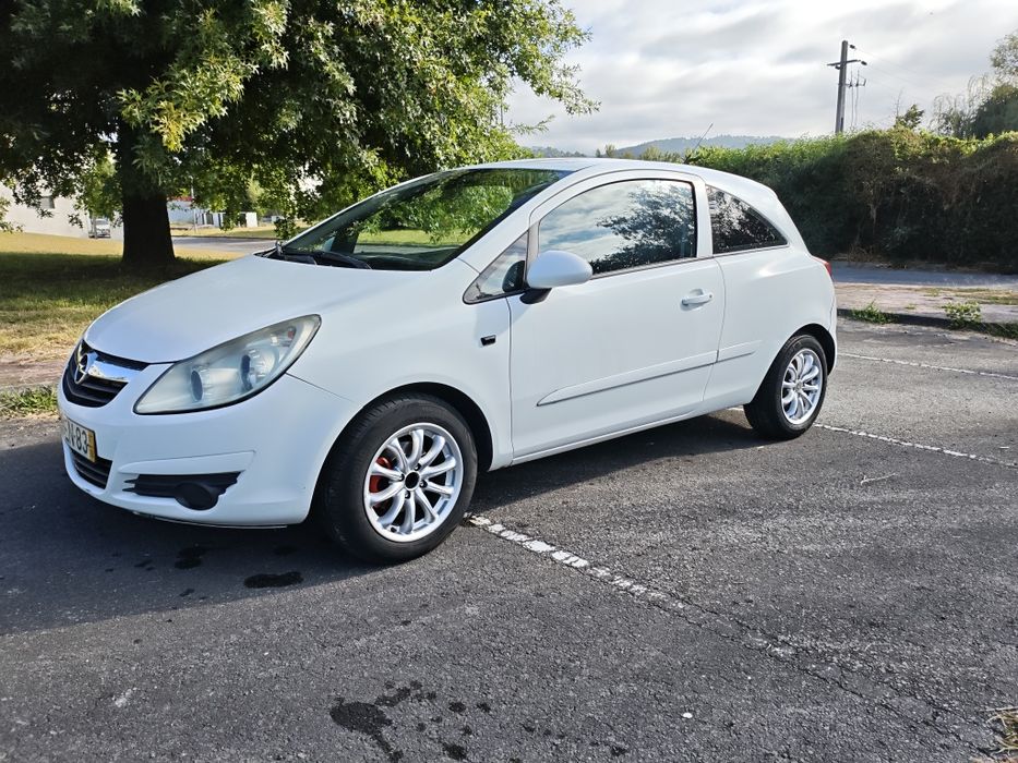 Opel Corsa D comercial