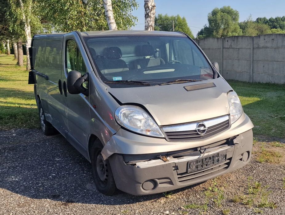 Opel VIVARO  Opel Vivaro uszkodzony