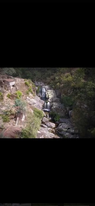 2 Moinhos junto a cascata