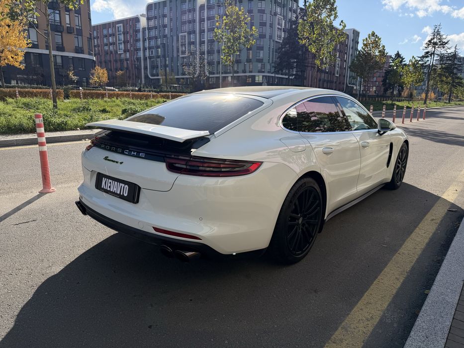 Porsche Panamera 4 E-Hybrid