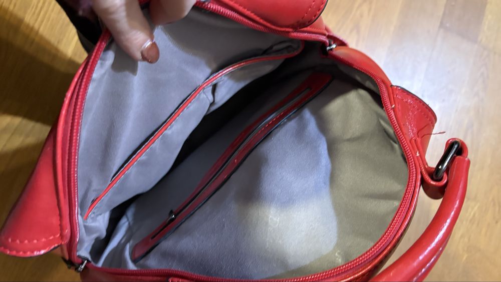 Inez Delure. Piekny plecak z lakierowanej skóry eco