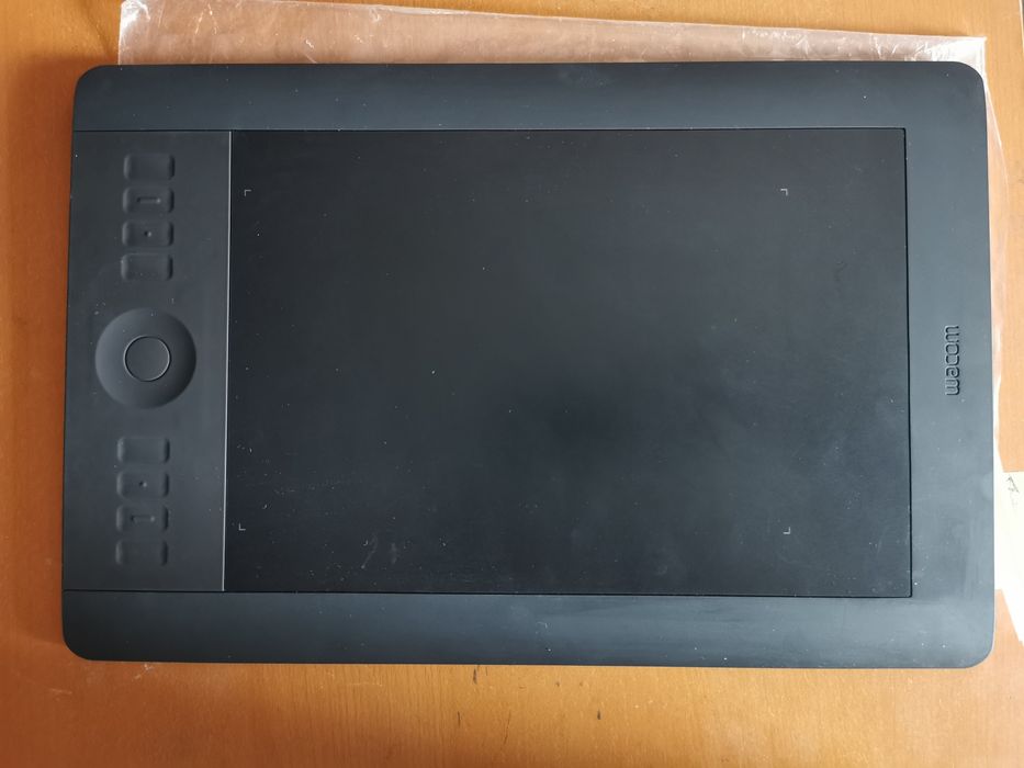 Графічний планшет Wacom Intuos 5 touch (PTH-650).