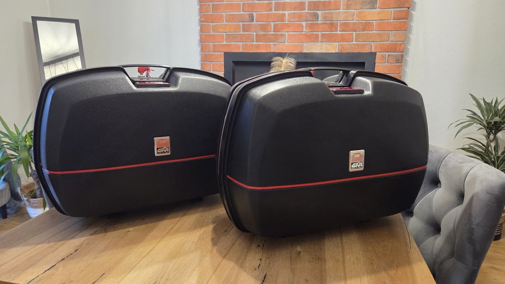 Kufry boczne Givi E36 + stelaż Bandit 600