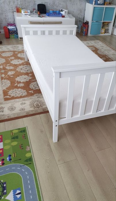 Cama  solteiro branco com colchao
