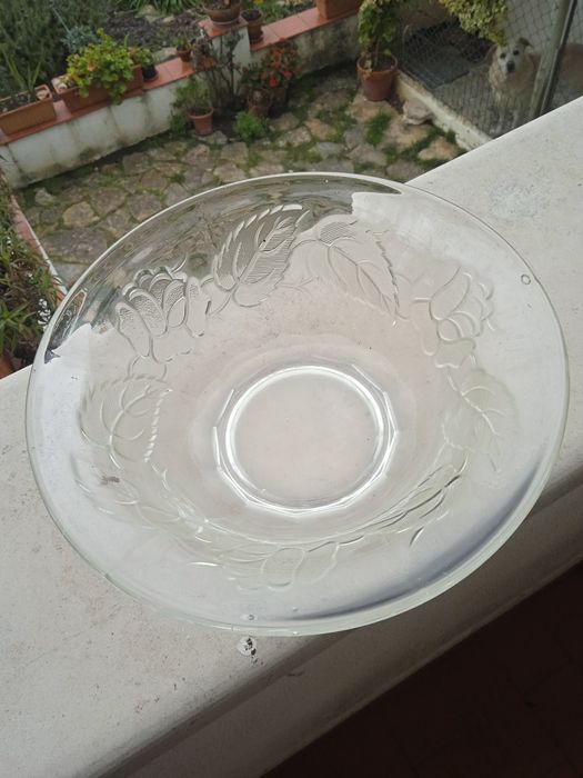 Duas peças de vidro muito antigas.