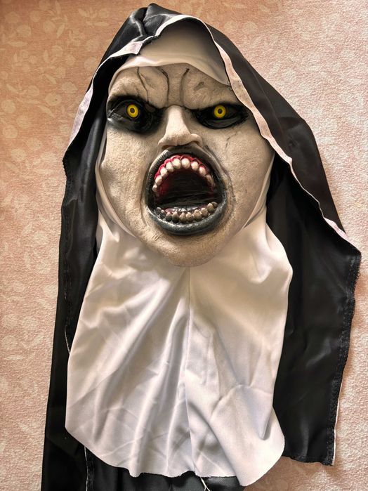 Máscara Halloween nova