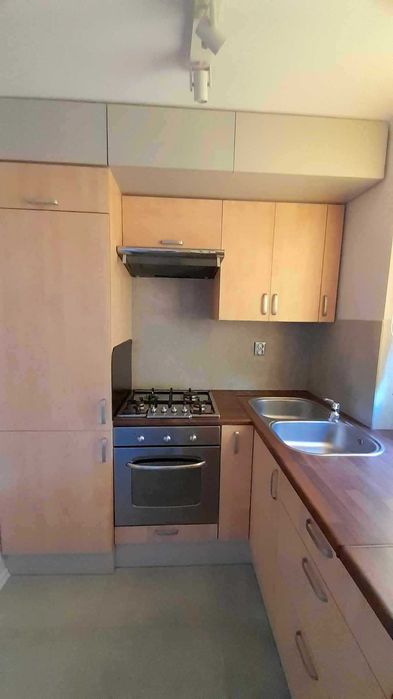 Słoneczne jednopokojowe 28 m² po generalnym remoncie, piwnica