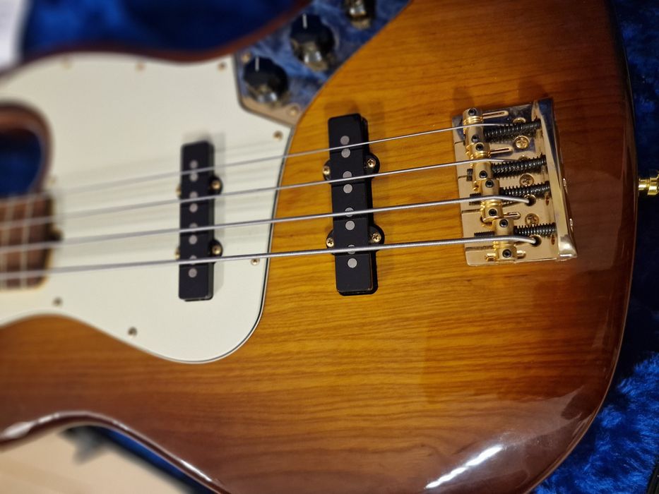 Gitara basowa Fender