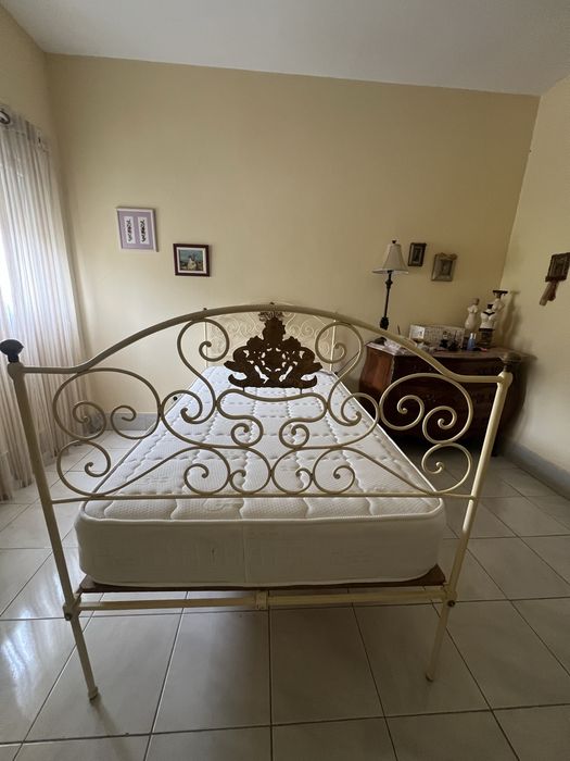 Cama de ferro solteiro