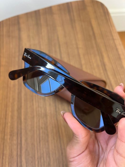 Vários óculos de sol da Ray-Ban