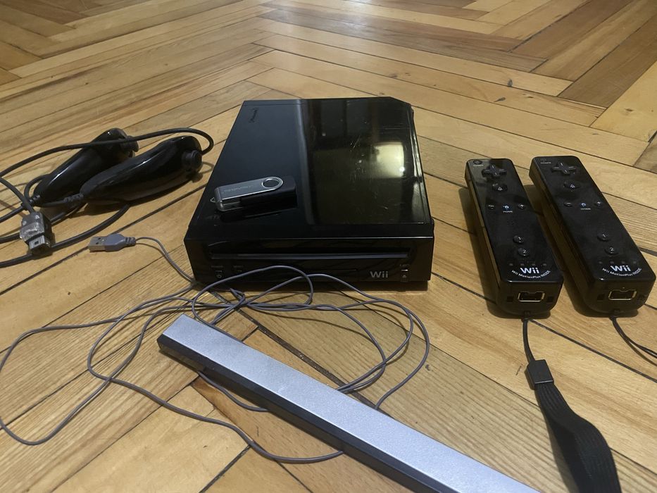 Nintendo wii + 2 nunchak, та 2 контроллера