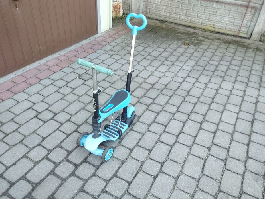 Sprzedam hulajnoge.